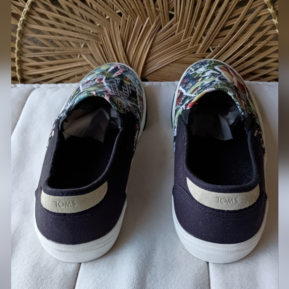 Toms Marvel Mens Black and Colorful Graphic Sneakers_12 - Picture 5 of 7
